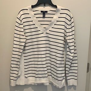 Gap sweater